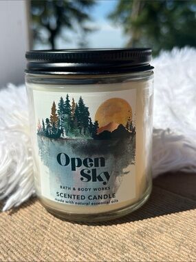 Bath & Body Works Open Sky 7 oz Single Wick Jar Candle with Lid
NEW
